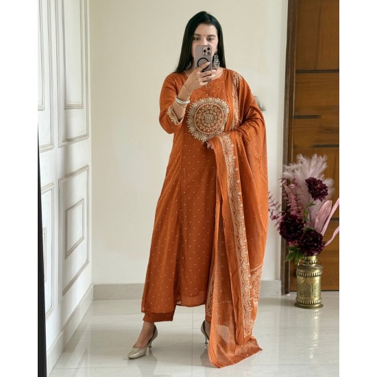 Elevate your ethnic wardrobe with this elegant special suit set 