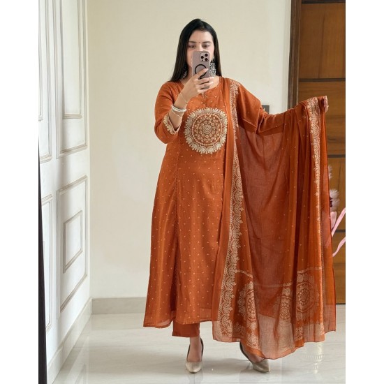 Elevate your ethnic wardrobe with this elegant special suit set 