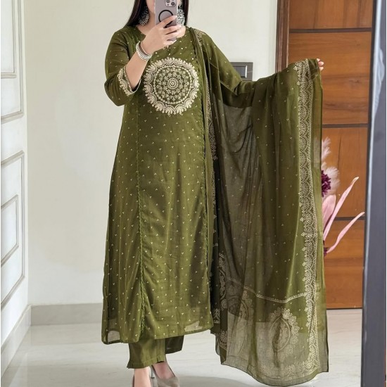 Elevate your ethnic wardrobe with this elegant special suit set 