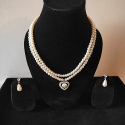 SMALL WHITE PEARL WITH EARRING JEWEL SET