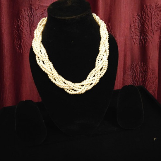 Cream Pearl Choker